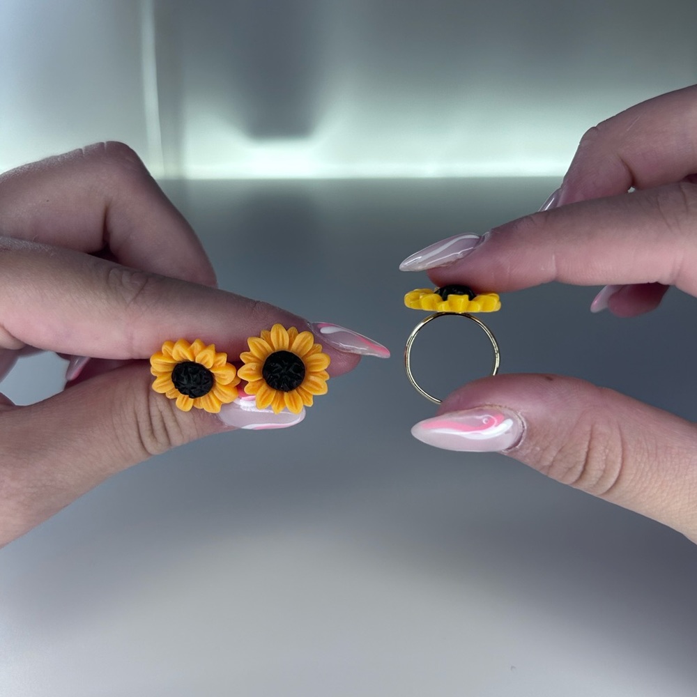 sunflower earrings and expandable ring